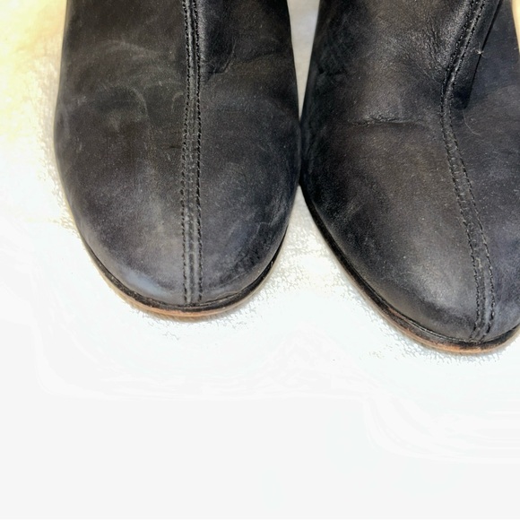 LLBean women black leather ankle boots /booties. Beautiful black leather. - Picture 5 of 9